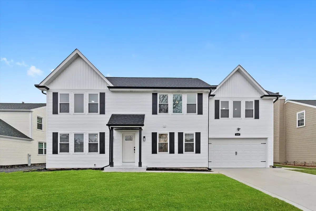 1245 Narragansett DR, Carol Stream, IL 60188
