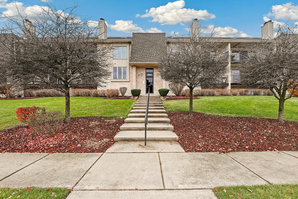 7805 W 157th ST #2S, Orland Park, IL 60462