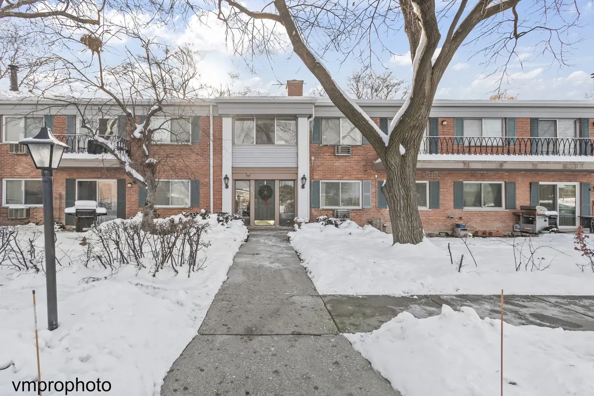 707 E Falcon DR #C207, Arlington Heights, IL 60005