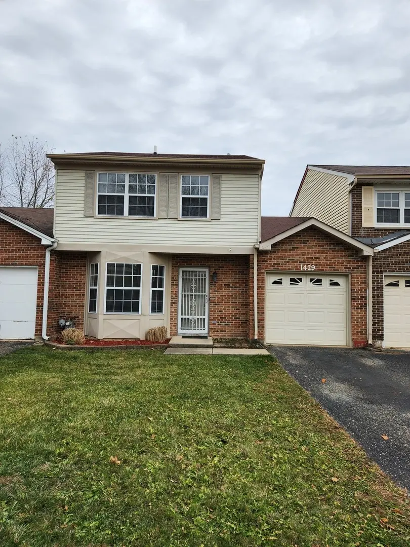 1429 Oxford ST, Carol Stream, IL 60188