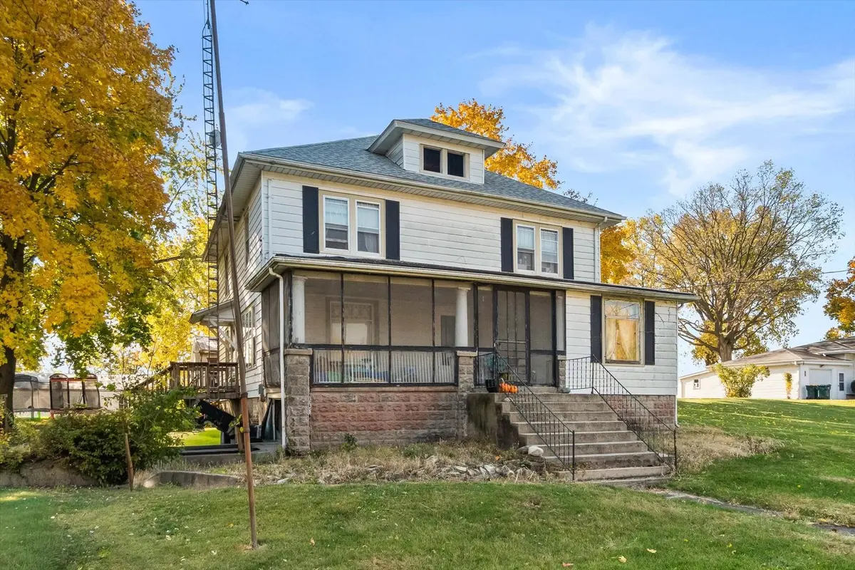 305 W Park AVE, Sheridan, IL 60551