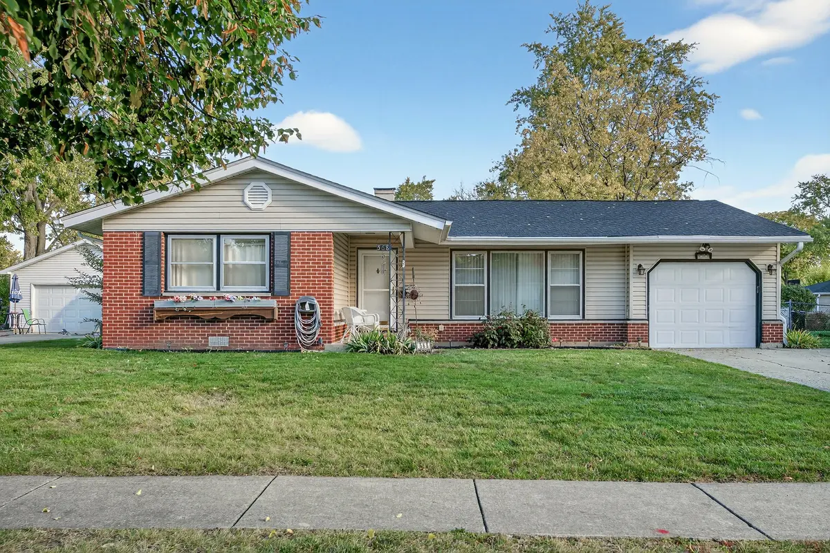568 Cedar LN, Elk Grove Village, IL 60007
