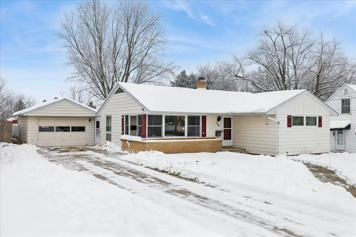 656 Oak ST, Woodstock, IL 60098