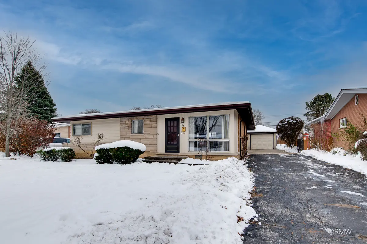 305 E Normandy DR, Addison, IL 60101