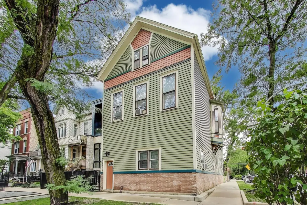 1100 W Wellington AVE, Chicago, IL 60657