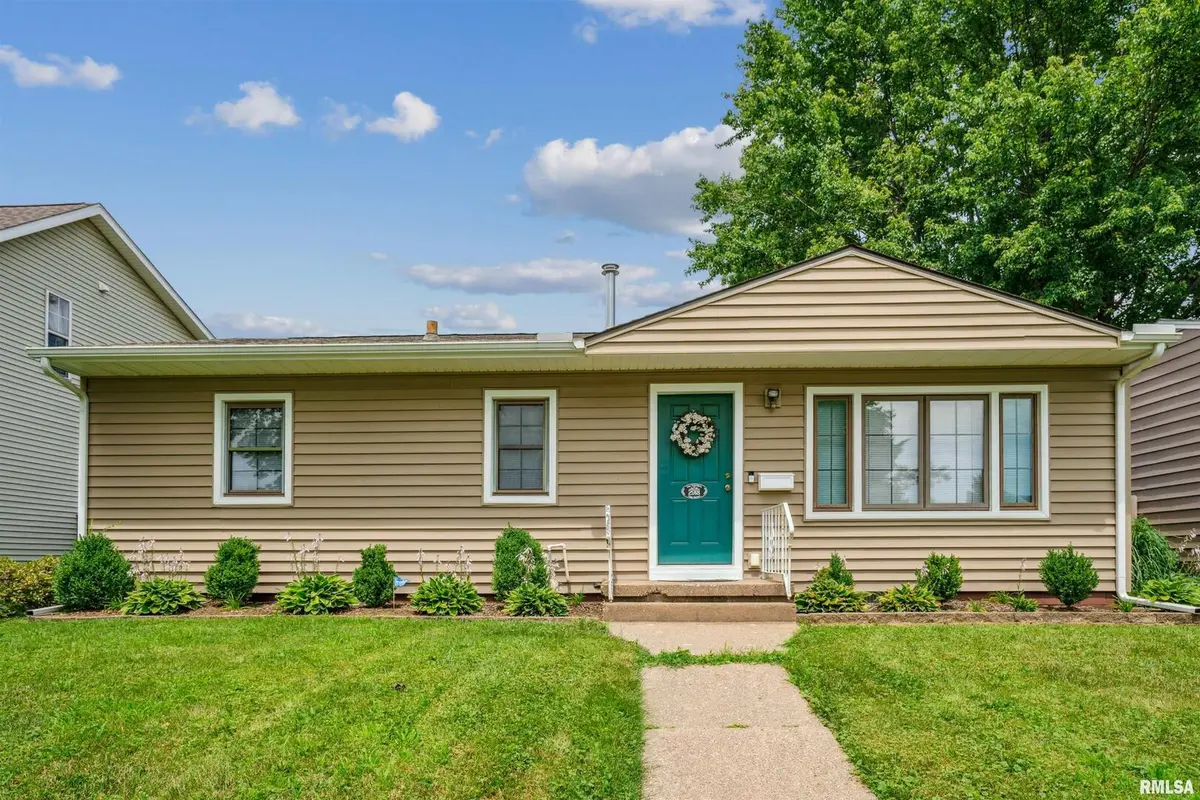 2918 OAK ST, Bettendorf, IA 52722