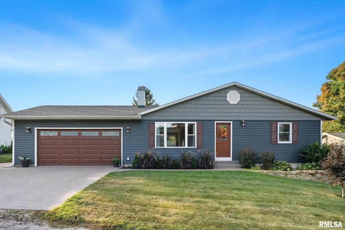 205 W OAK ST, Long Grove, IA 52756