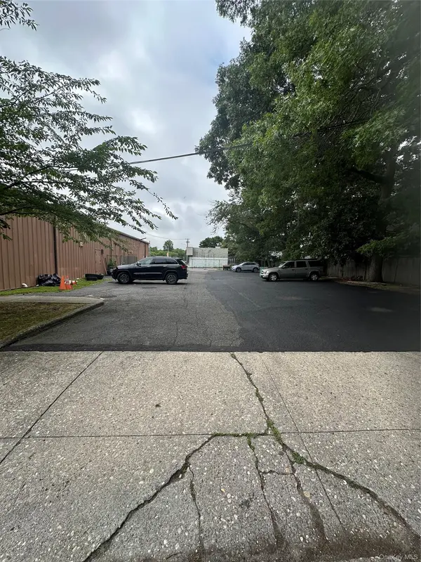164 Margin drive W, Shirley, NY 11967