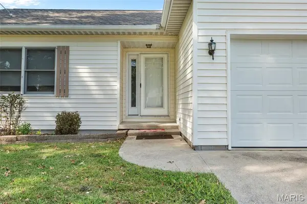 30 Lexington LN, Highland, IL 62249