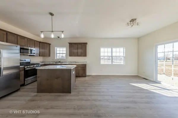 869 Yorkshire TER, Crete, IL 60417