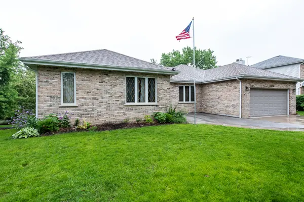4074 Blackstone AVE, Gurnee, IL 60031