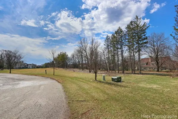 18 Kitson DR, South Barrington, IL 60010