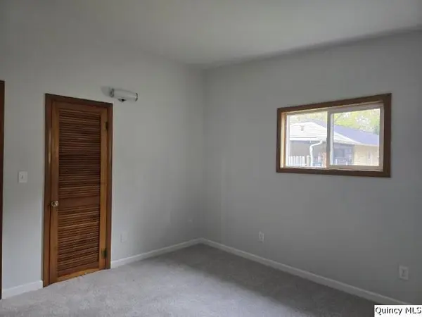 840 W 4th ST, Dallas City, IL 62330