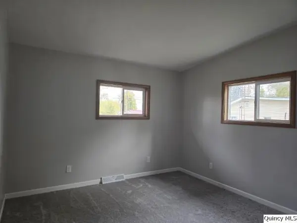 840 W 4th ST, Dallas City, IL 62330