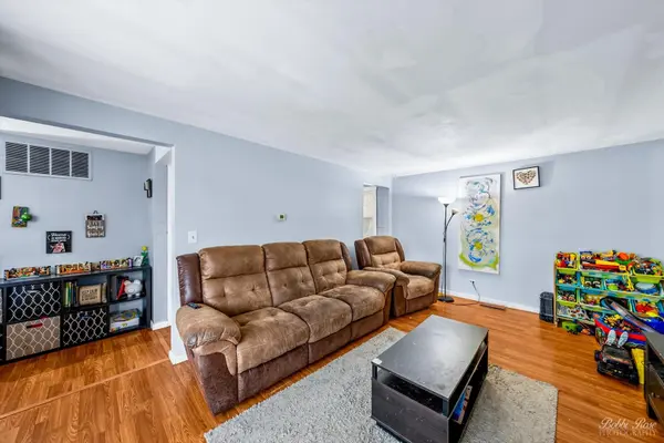 1505 Plymouth CIR, Carpentersville, IL 60110