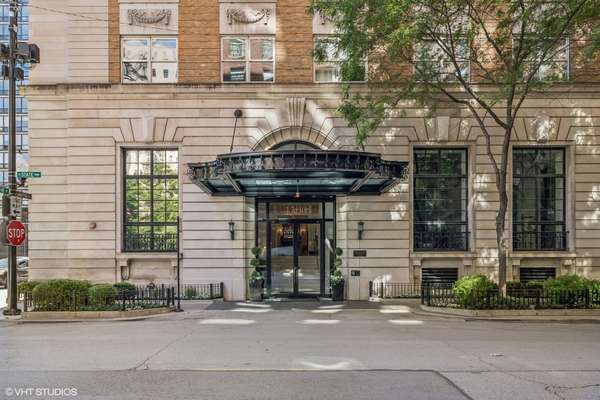 1300 N State Pkwy #701, Chicago, IL 60610