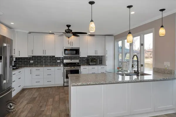 35 Lucas DR #35, Palos Hills, IL 60465