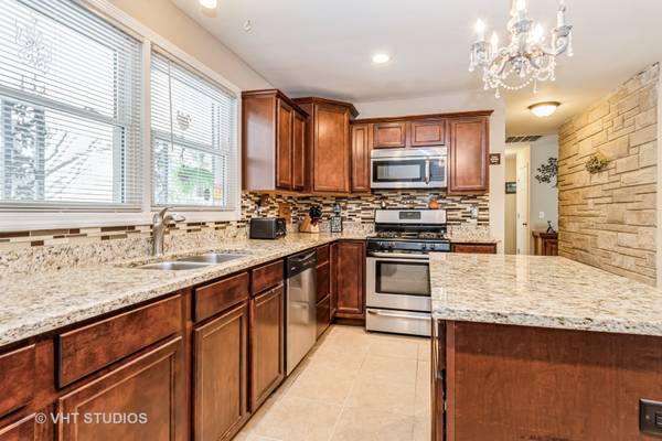 23 ORCHARD AVE, Oswego, IL 60543