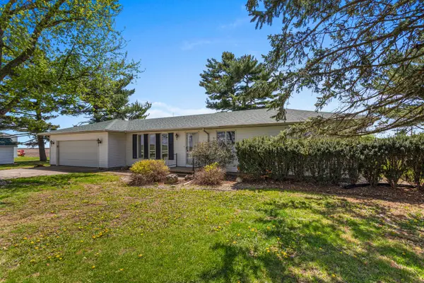 2355 County Road 100 RD, Broadlands, IL 61816