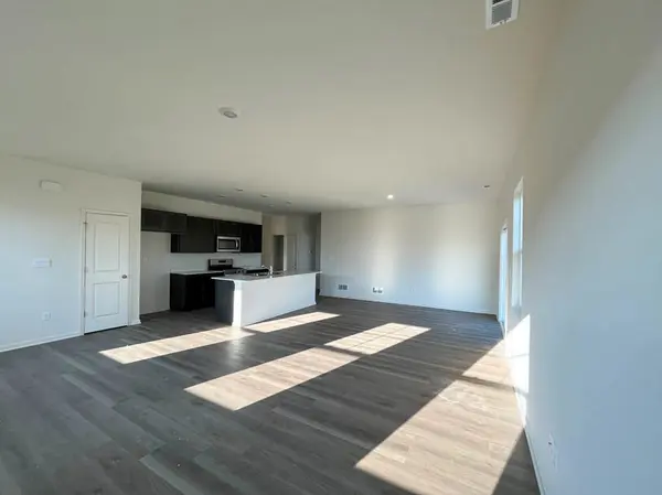 2404 Glacier ST, Pingree Grove, IL 60140