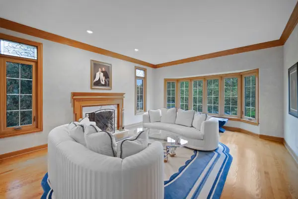160 Circle Ridge DR, Burr Ridge, IL 60527