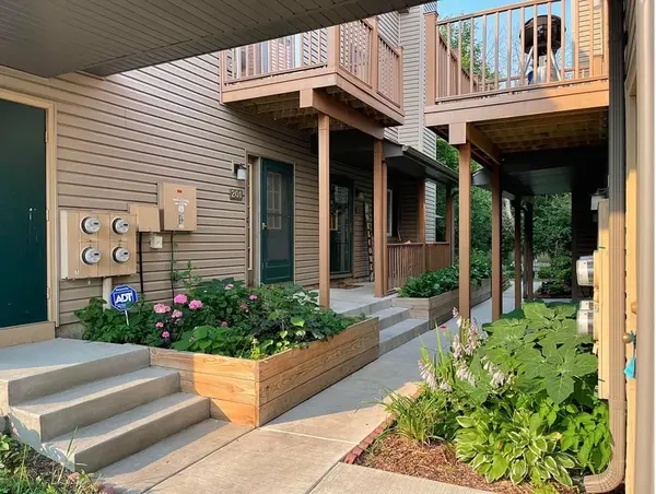 450 Valley DR #201, Naperville, IL 60563