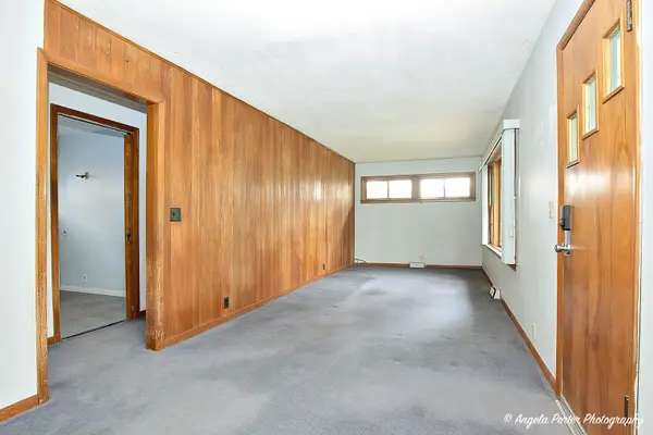 28069 N Lake DR, Wauconda, IL 60084