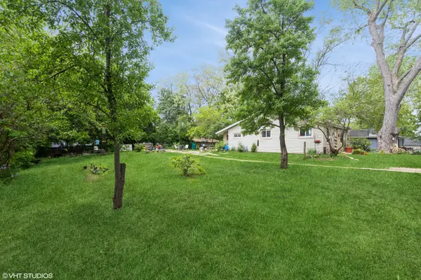 10 S Hickory AVE, Fox Lake, IL 60020