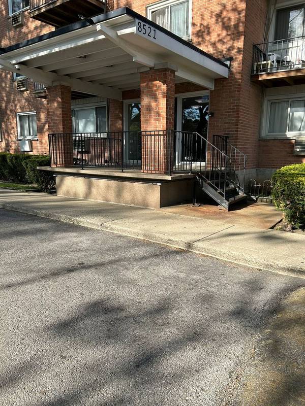 8521 Lotus AVE #706, Skokie, IL 60077