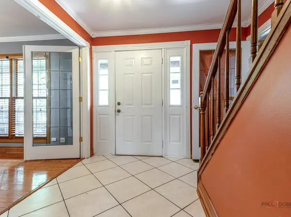 1010 Hampshire LN, Elgin, IL 60120