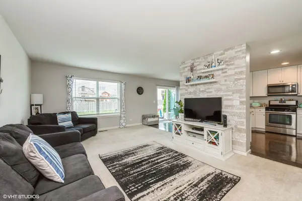 225 Wildmeadow LN, Woodstock, IL 60098