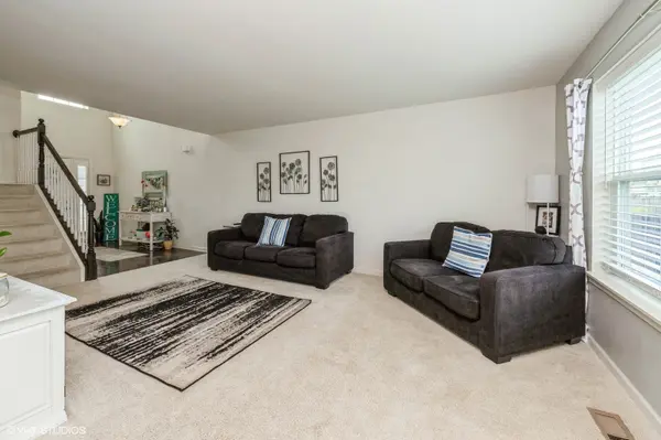 225 Wildmeadow LN, Woodstock, IL 60098