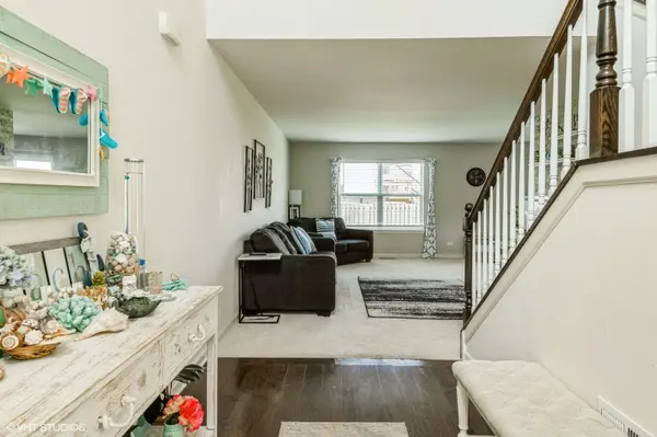 225 Wildmeadow LN, Woodstock, IL 60098