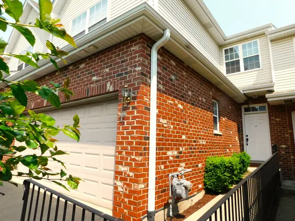 551 Goodwin DR, Bolingbrook, IL 60440