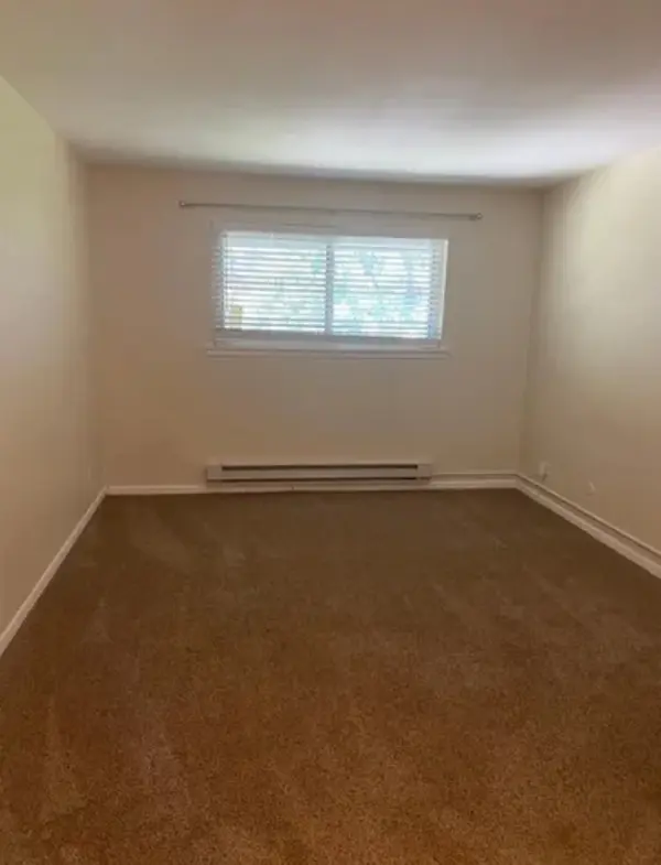 1840 W Hatherleigh CT #2D, Mount Prospect, IL 60056