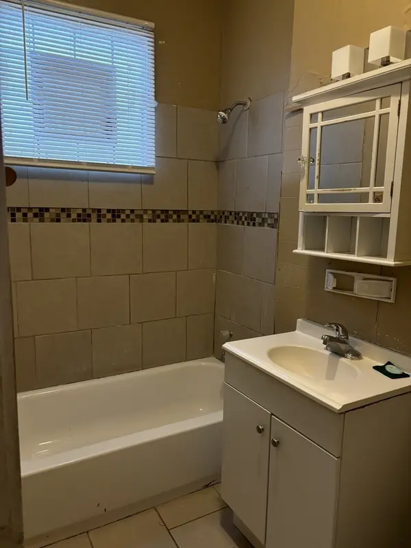 10416 S Wabash AVE, Chicago, IL 60628