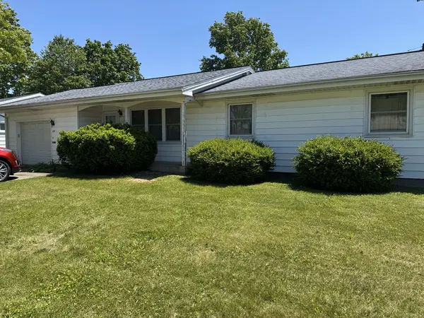 824 Kenton DR, Charleston, IL 61920