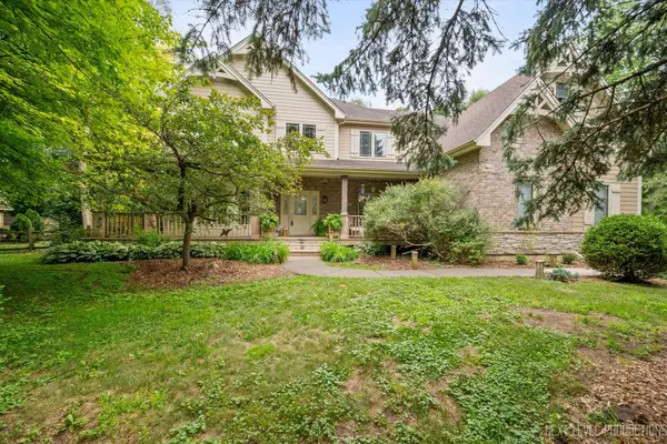 7N107 Hastings DR, St. Charles, IL 60175