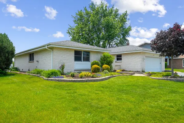 11 E Appletree LN,  Arlington Heights,  IL 60004