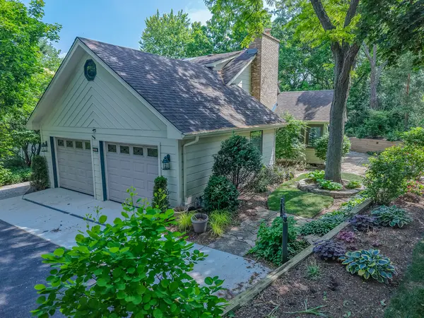14216 Oakview CT, Woodstock, IL 60098