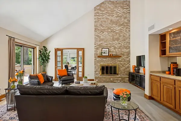 14216 Oakview CT, Woodstock, IL 60098