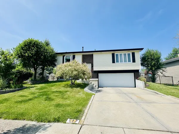 1015 Hastings LN, Hanover Park, IL 60133