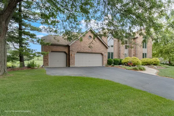 420 Fairway View DR, Algonquin, IL 60102