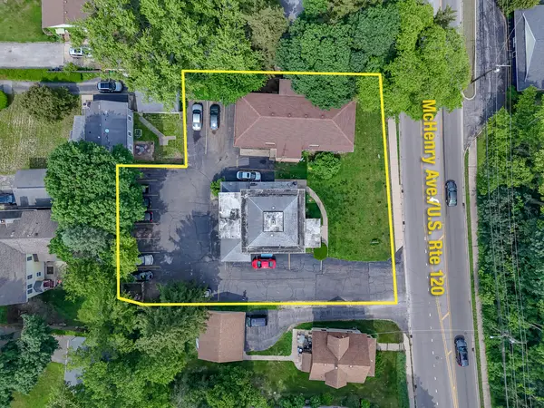 631 McHenry AVE, Woodstock, IL 60098