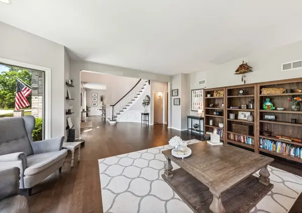 1551 DAYBREAK DR, Libertyville, IL 60048