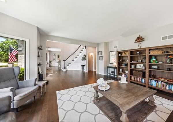 1551 DAYBREAK DR, Libertyville, IL 60048