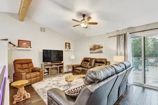 9810 N Lauren LN, Niles, IL 60714