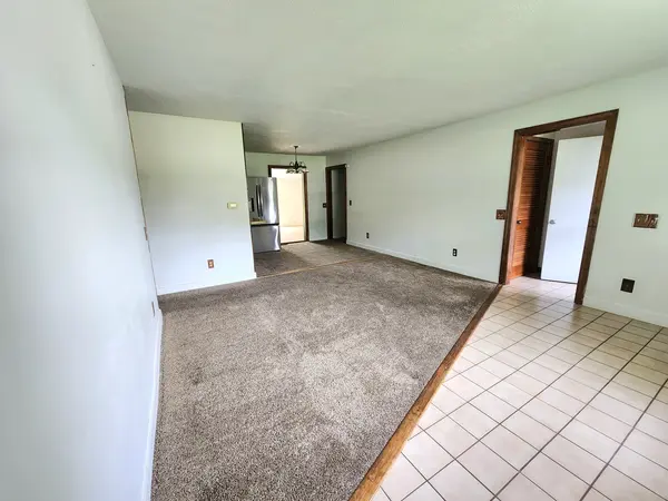 2007 Edgewood DR, Woodstock, IL 60098
