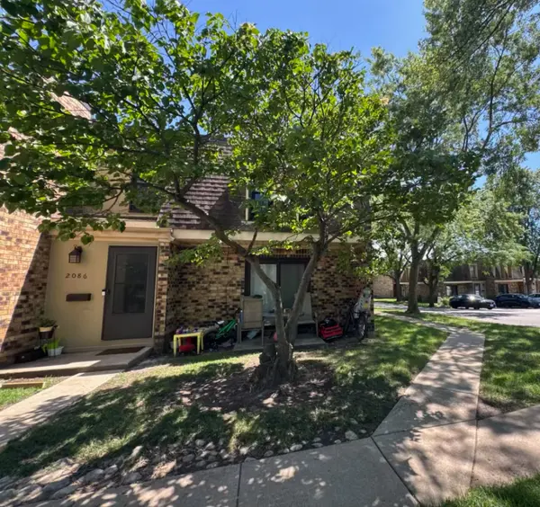 2086 Country Club DR #3F, Woodridge, IL 60517
