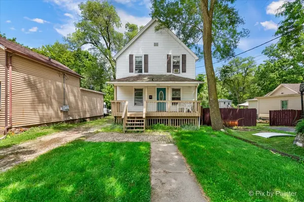 724 Wheeler ST, Woodstock, IL 60098